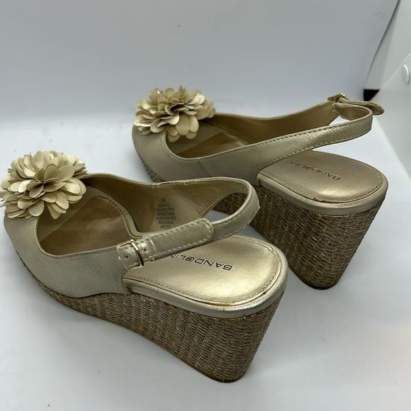 Bandolino Prewoned Champagne Floral Wedge Sandals - Picture 4 of 12